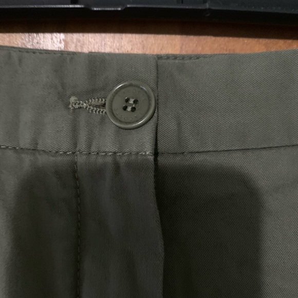 Lacoste Womens Pleated Green Khaki Shorts Size 12 - Picture 5 of 8